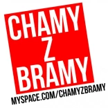 chamy_z_bramy