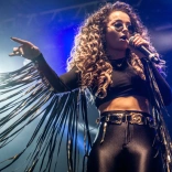 ella_eyre