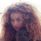 ella_eyre