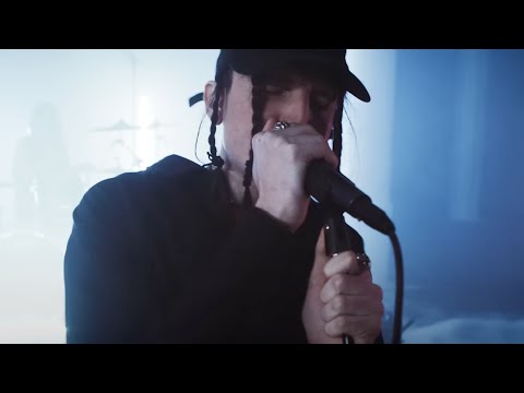 Chase Atlantic - Right Here - tekst i tłumaczenie piosenki na Tekstowo.pl