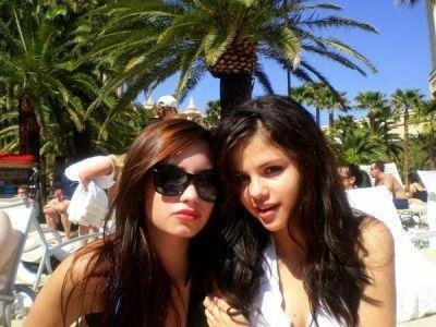 selena_gomez__demi_lovato